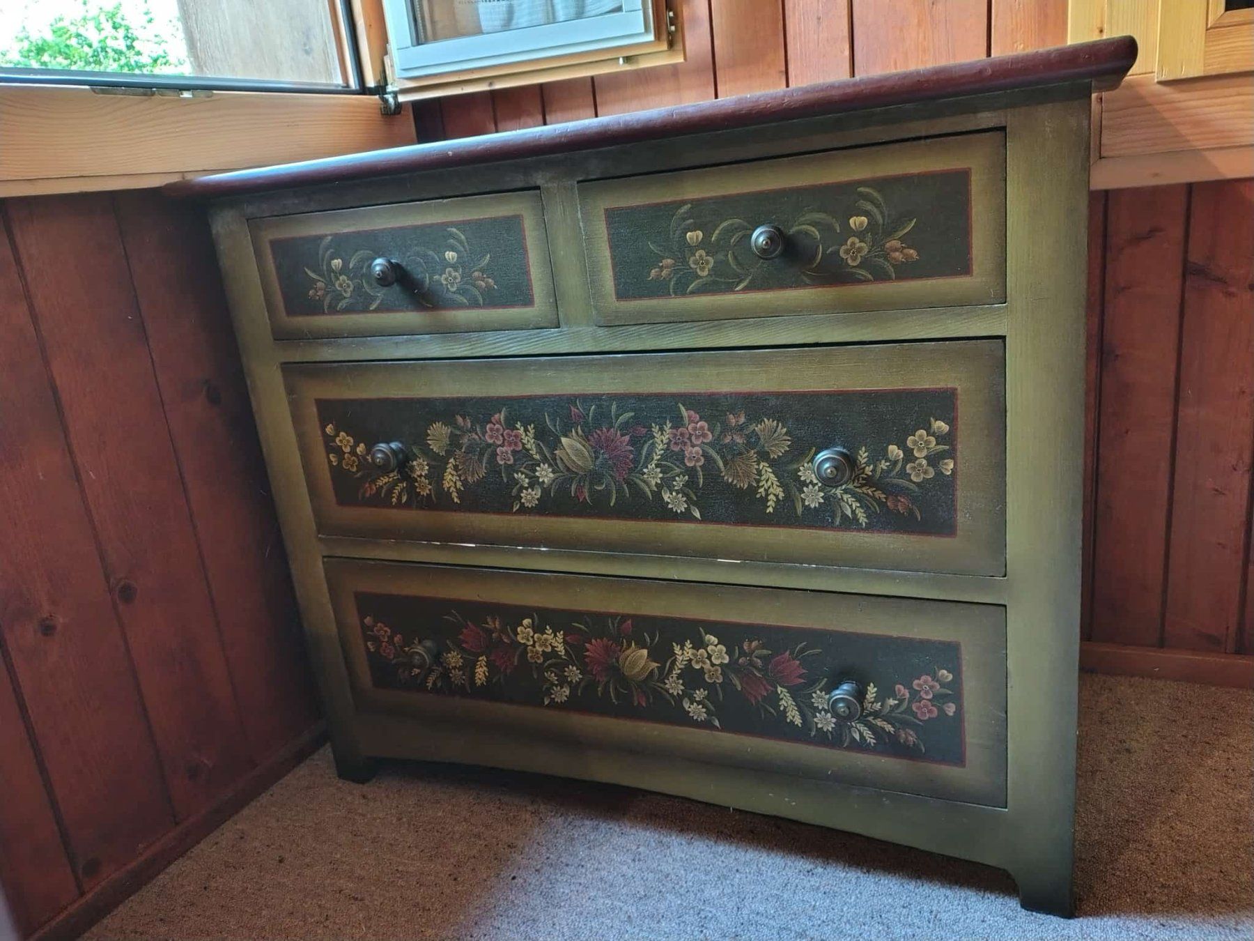 Cassettiere: Kommode mit Blumenmalerei 4 Schubladen gebraucht – Usato da Zürich venduto da Sardinien1163