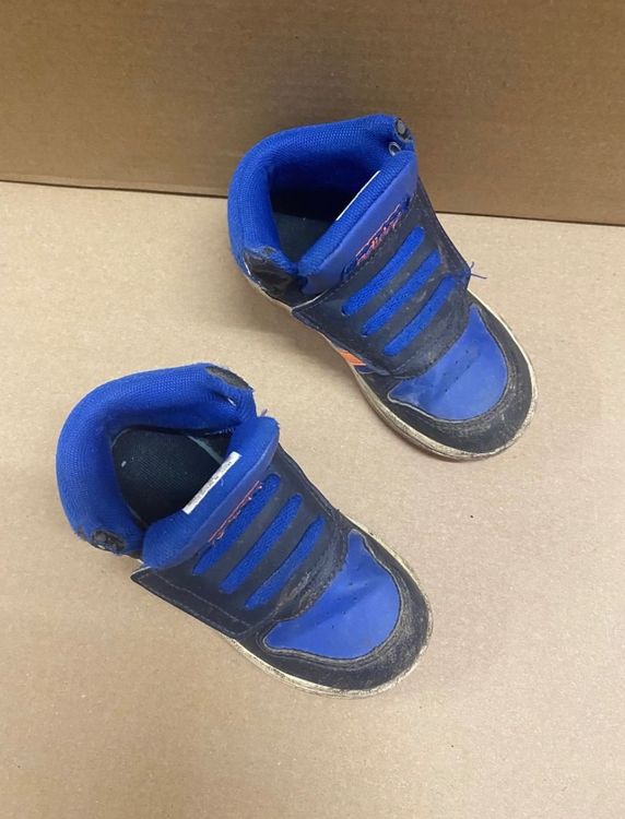 Adidas Chaussures garçon: Kinder Schuhe Grösse 26 – D'occasion à Zürich par zd_1965 2
