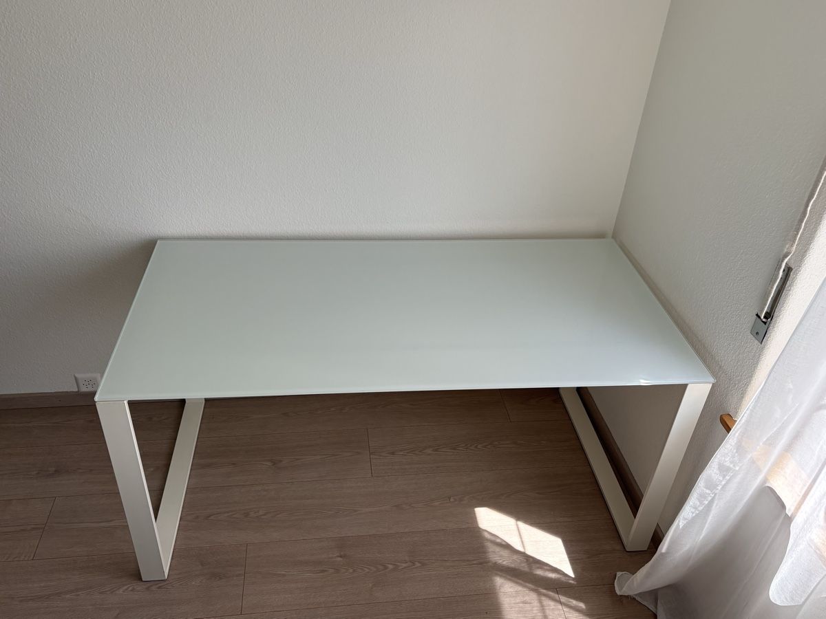 Bureaux: Schreibtisch – D'occasion à Zollikerberg par del_h6qs