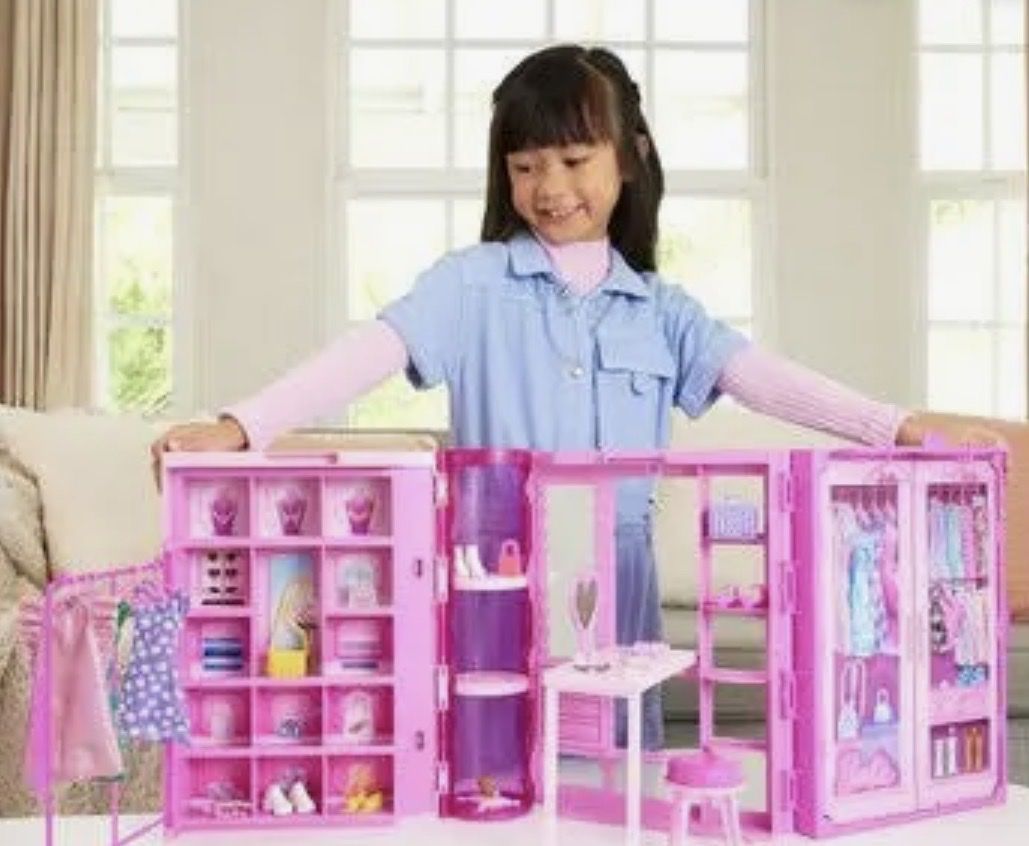 Bambole: Barbie Traumkleiderschrank mit Puppe – Usato da Uetikon am See venduto da bia_gq7n 1