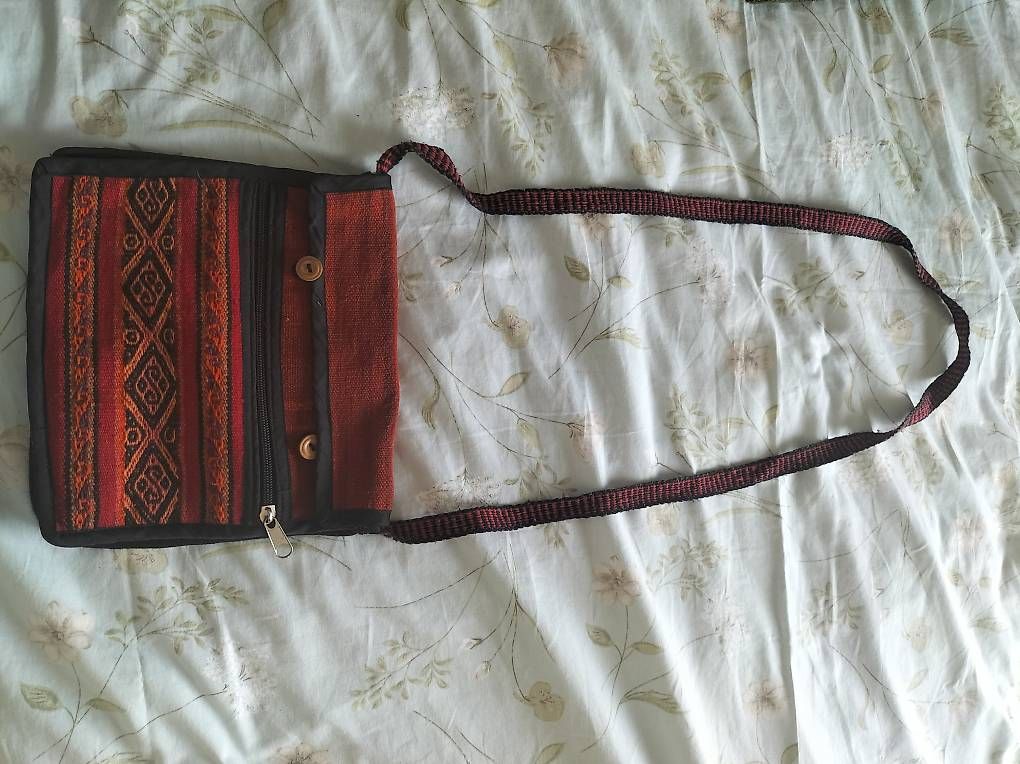 Borse da donna: Beau sac à main style péruvien  – Usato da Vevey venduto da fra_fs8w 1