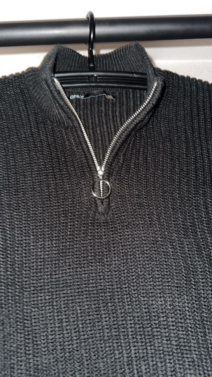 Only Pullover & Sweatshirts: Schwarzer Strickpullover mit Zipper Schwarz – Neu (gemäss Beschreibung) aus Oftringen von tola19 1