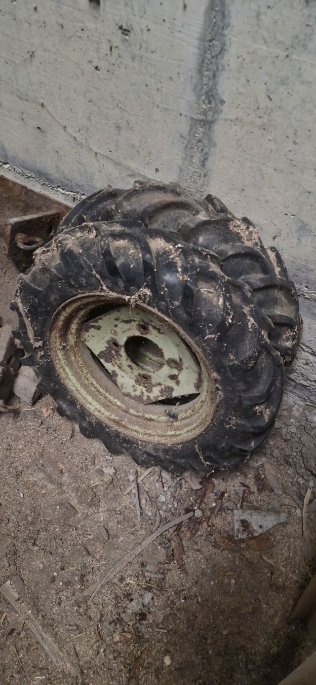 Firestone Pneus & Roues: Motormäher Reifen – D'occasion à Giswil par R-Buehrer