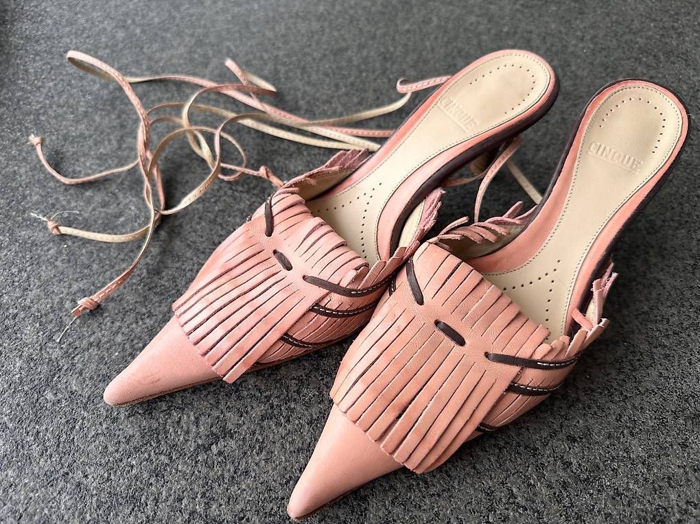 Cinque Scarpe da donna: Spitze Pumps mit Riemchen zum Binden, Gr. 38 – Usato da Schötz venduto da Gwala