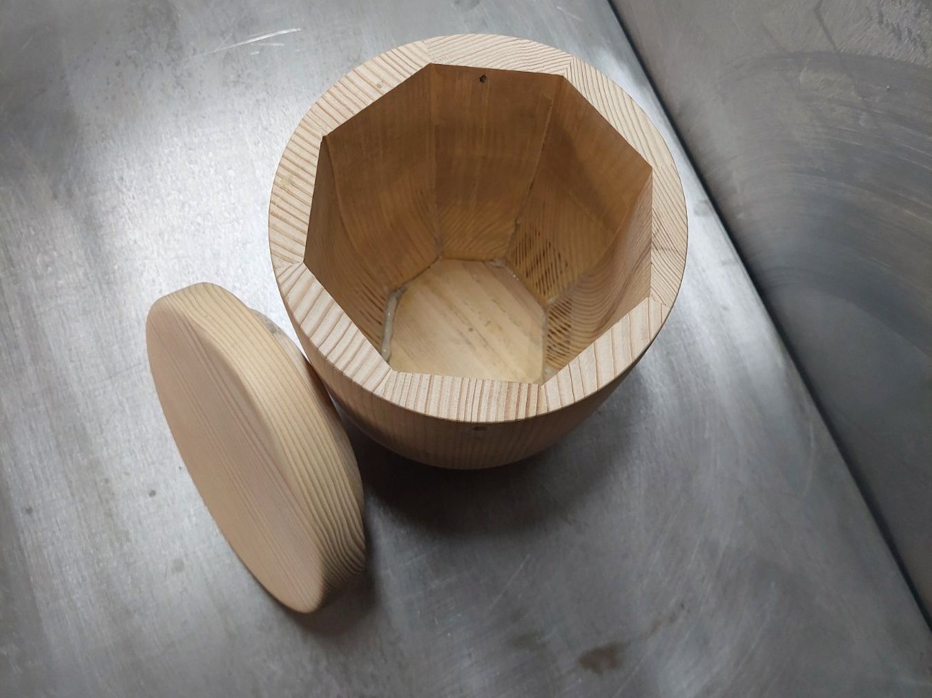 Articoli in legno: Holzurne – Usato da Waltenschwil venduto da Browny2 2