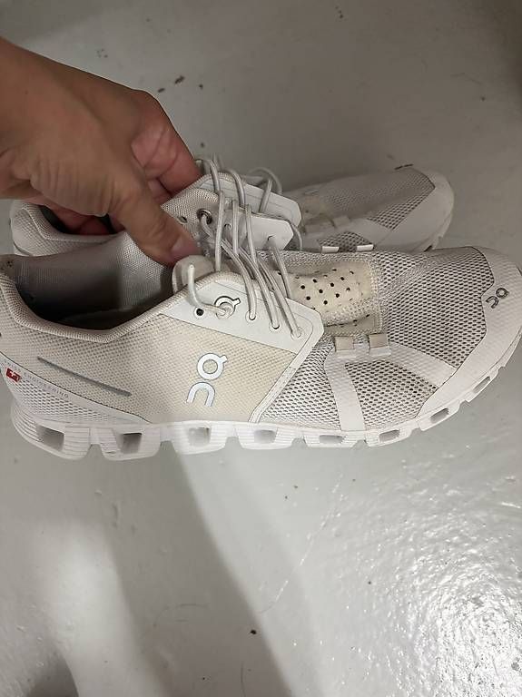 Damenschuhe: On Sneakers Grösse 39 – Gebraucht aus Olten von lyez