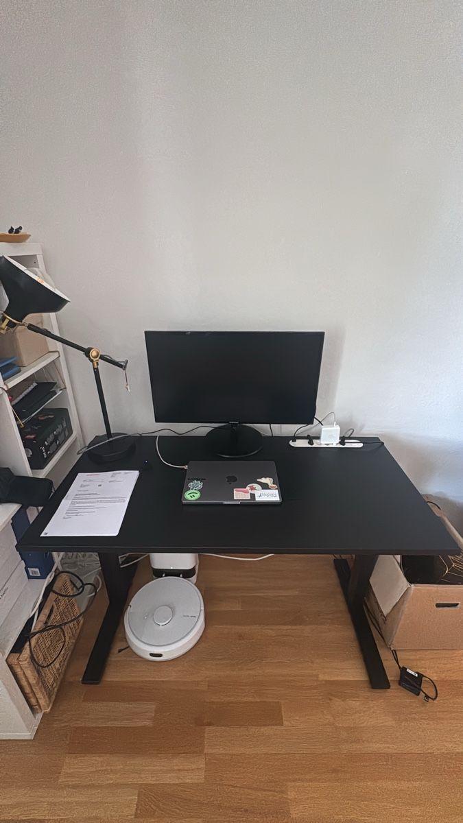 Schreibtische: Schreibtisch IKEA schwarz – Gebraucht aus Zürich von miy_l9tw