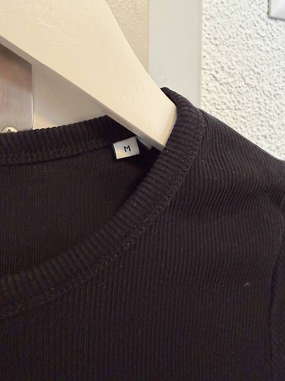 Top: Langärmliges Crop-Top Schwarz – Usato da Bleienbach venduto da Chi_Cari 2