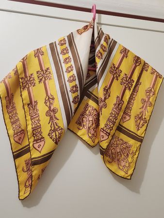Foulard soie  femme jaune motifs vintage taille unique 