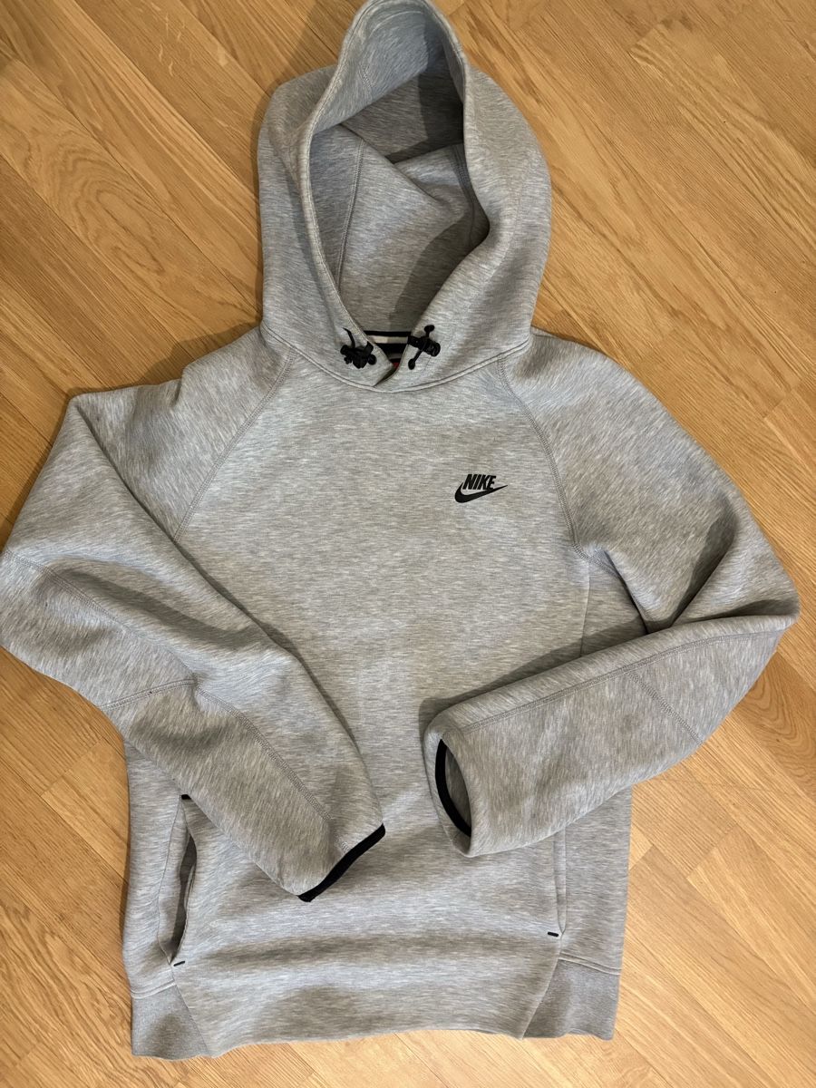 Nike Pullover & Sweatshirts: Pull nike tech gris  – Neu (gemäss Beschreibung) aus Genève von vin_y8sb