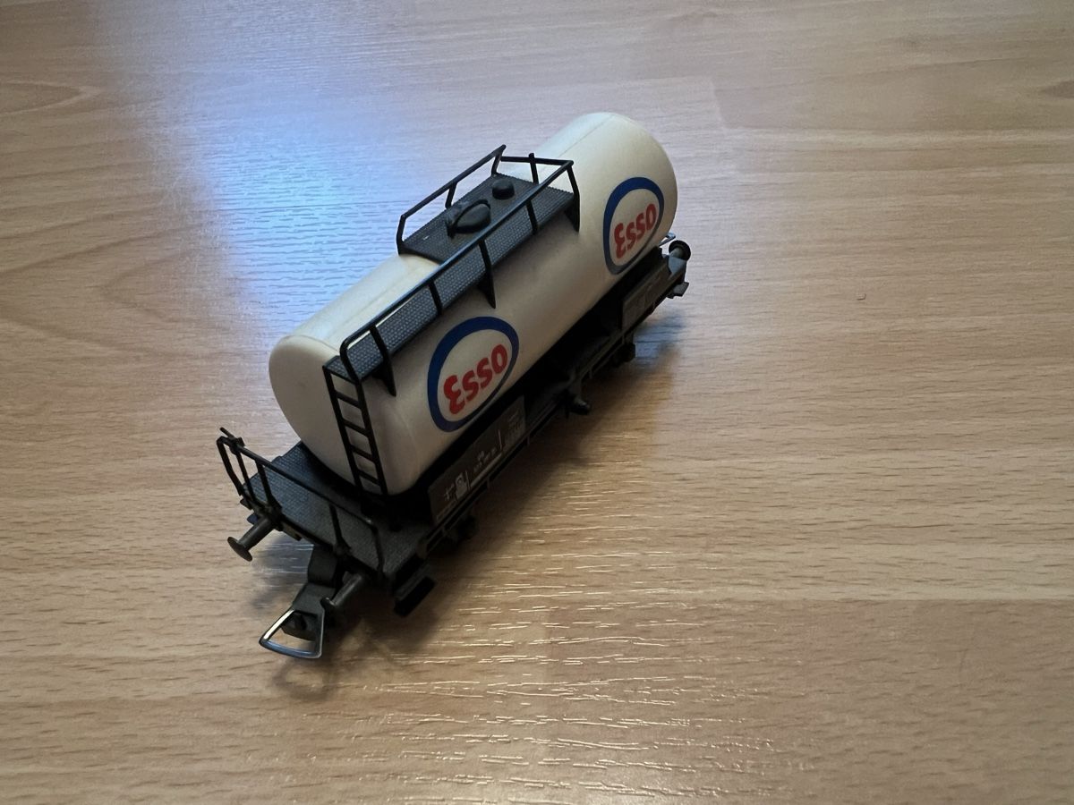 Fleischmann Modellini di ferrovie: Fleischmann Kesselwagen Esso – Usato da Gisikon venduto da ram_78bx 2