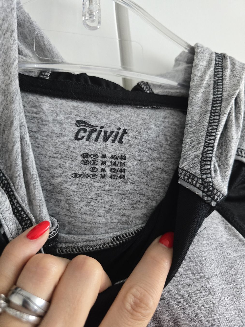 Maglioni & Felpe: Sport Hoodie - Grösse M – Usato da Rickenbach b. Wil venduto da Kth_v8 1