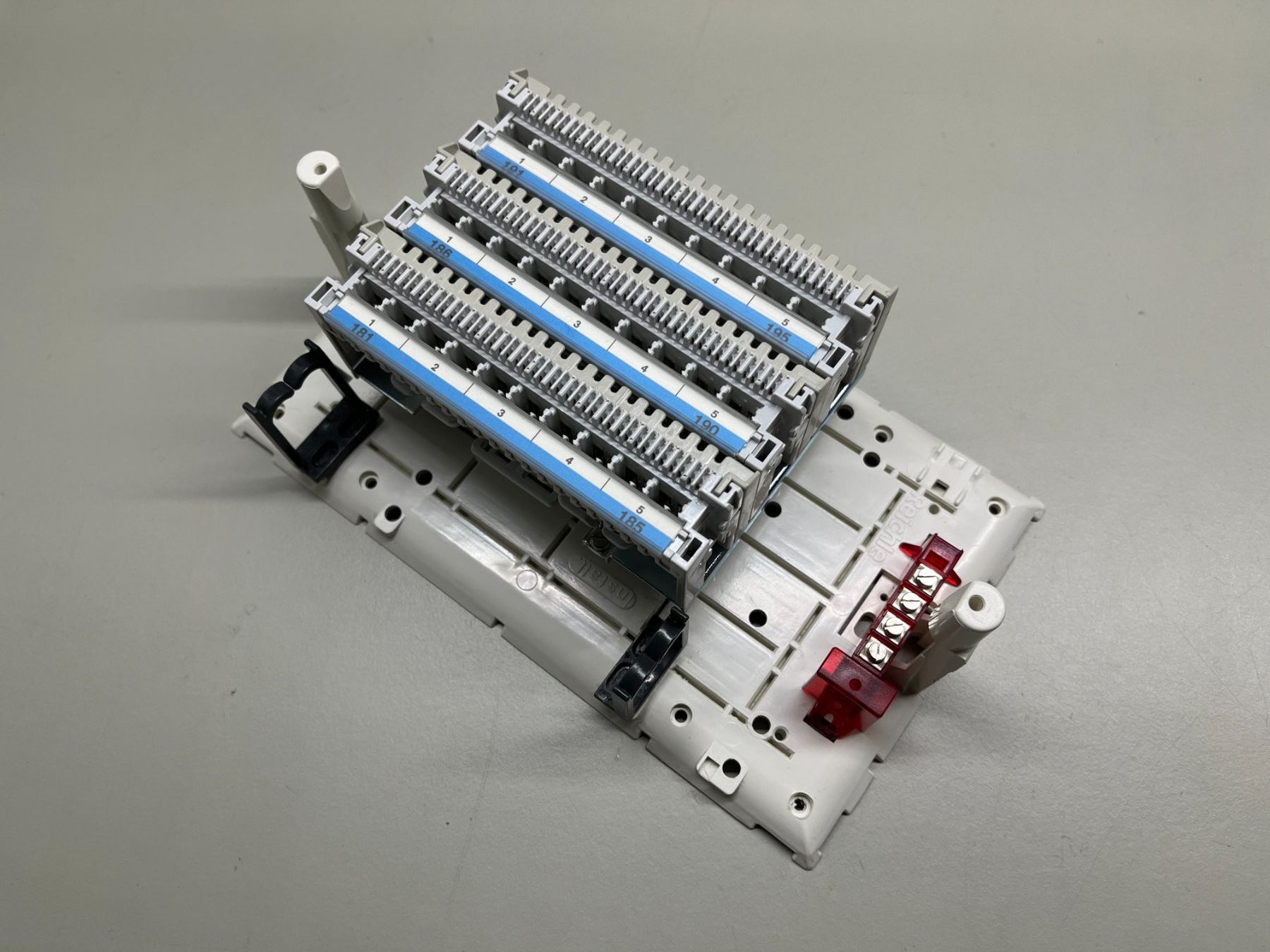 Alimentation électrique: VS83 Abzweigbox R&M – D'occasion à Jenaz par Speedy350