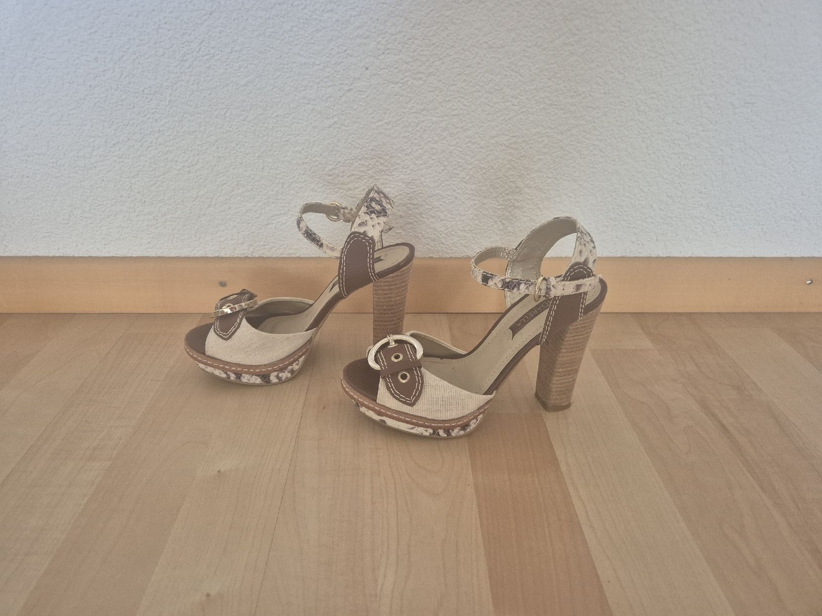 Scarpe da donna: Sandalen mit Absatz, Schlangenmuster, Grösse 35 – Nuovo (secondo la descrizione) da Zürich venduto da Sami78 1