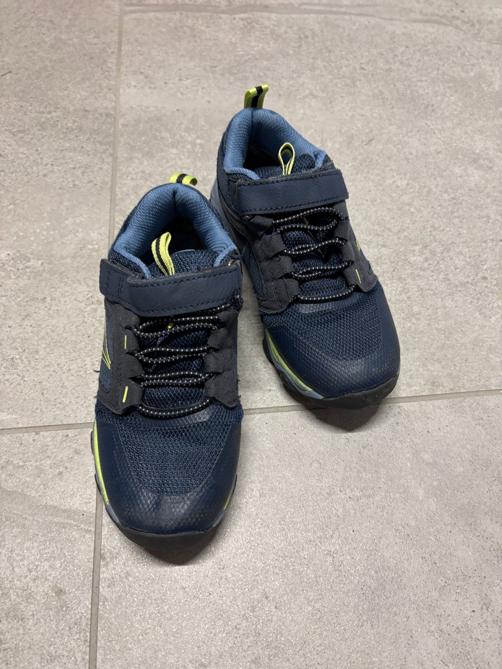 Schuhe für Jungen: Baskets enfant bleu pointure 30 – Gebraucht aus Salvenach von gwenwywar