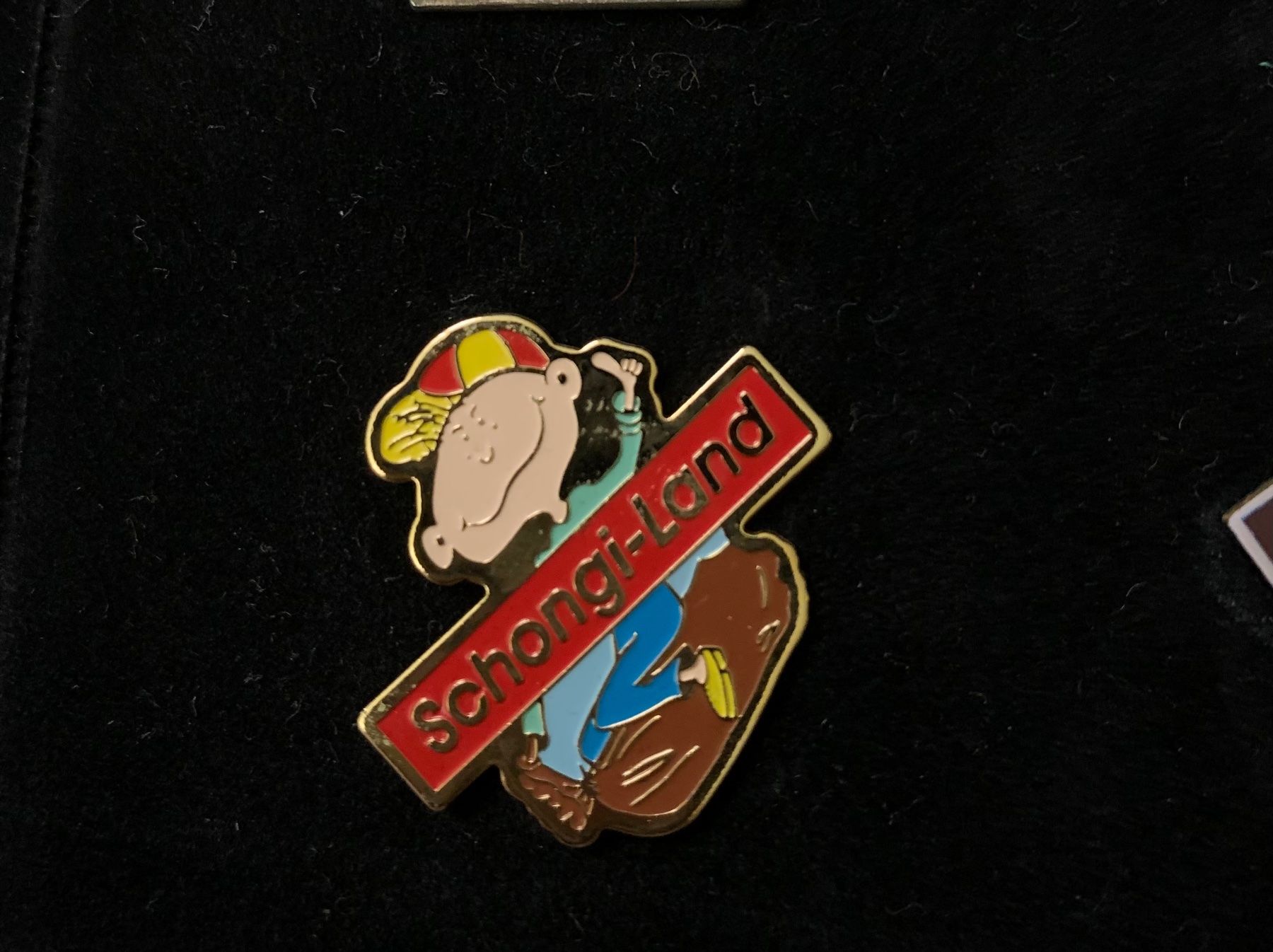 Placchette & Badge: Pin Schoggiland – Nuovo e nell'imballaggio originale da Oberweningen venduto da Jogi2