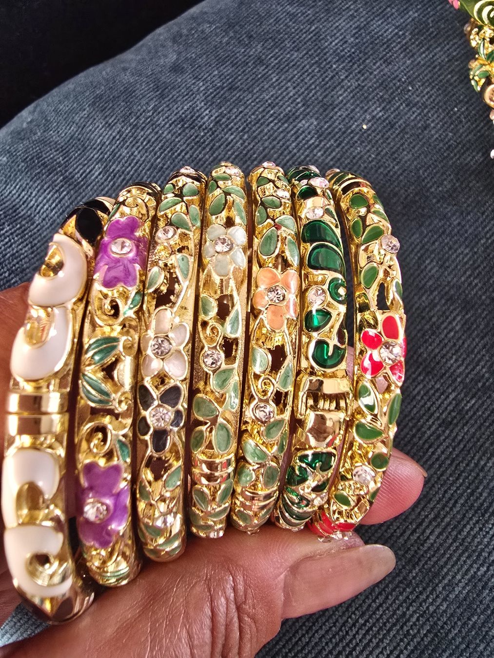 Bracciali & Braccialetti: bracelets fleurs en métal doré émaillé – Nuovo e nell'imballaggio originale da prilly venduto da amelbara 1