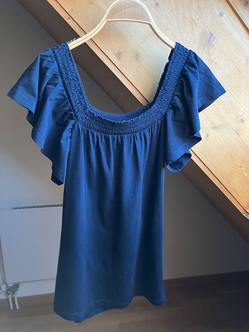 Esprit T-shirt: dunkelblaues Shirt – Usato da St. Gallen venduto da andreav.