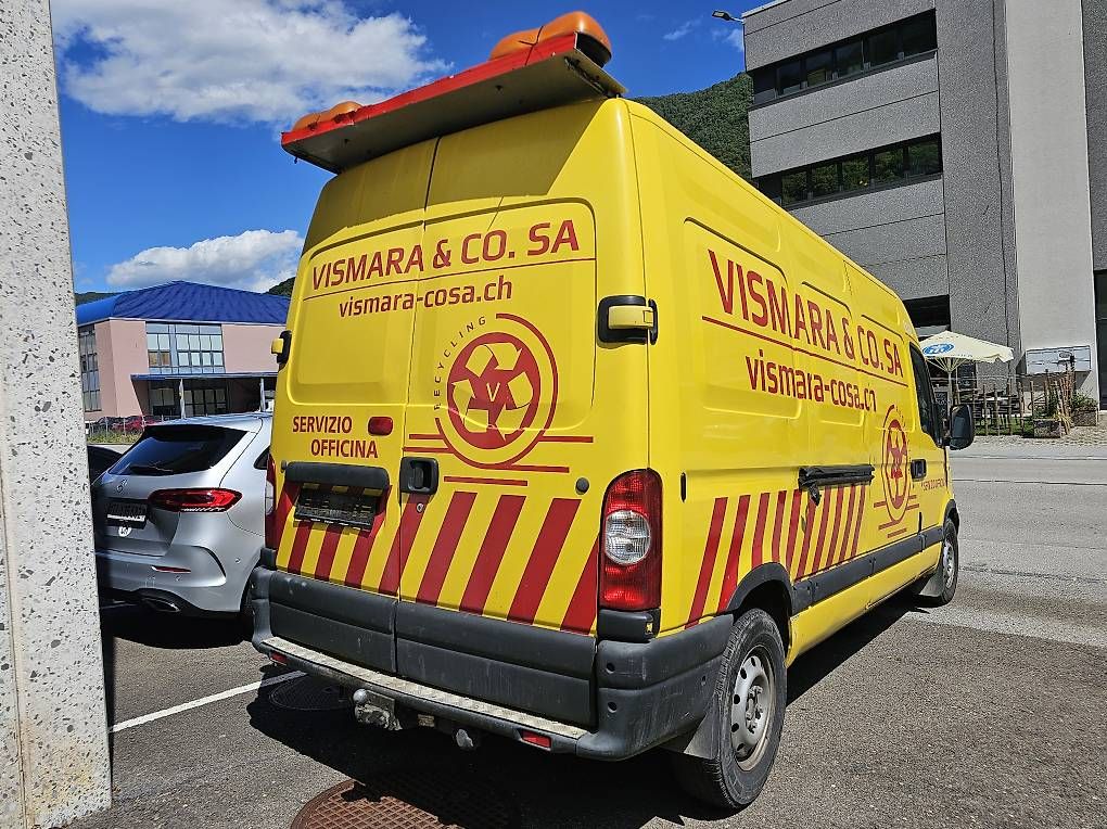 Véhicules utilitaires: Renault Master T35 2.5 DCi – D'occasion à Mezzovico par Eurocarsa