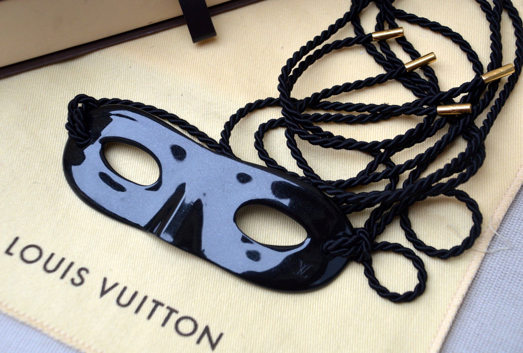 Masken: Louis Vuitton Maske / masque accessoires – Gebraucht aus Collonges von Auganien 4