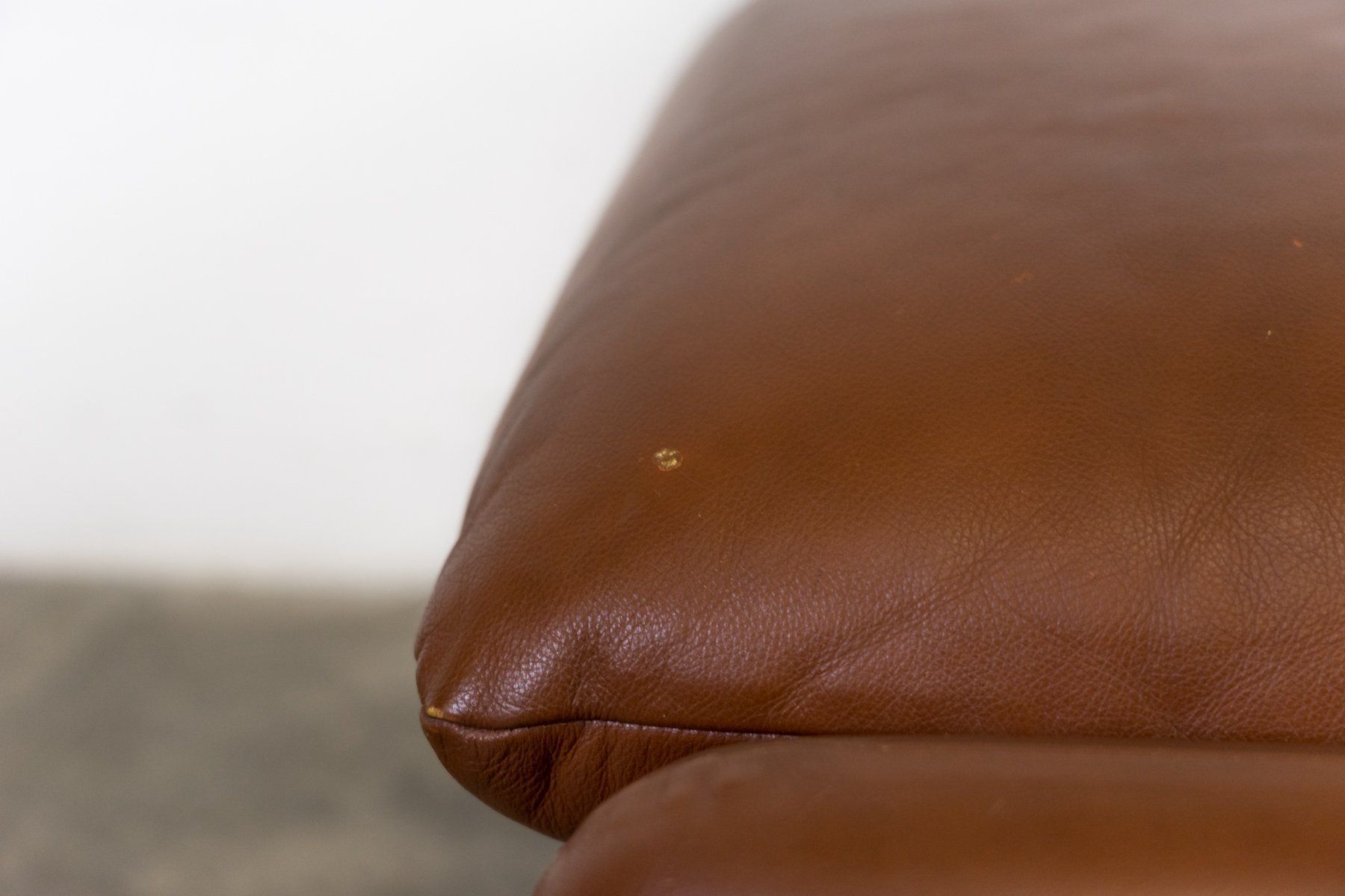Hocker: Hocker Leder Vintage - Lieferung möglich – Gebraucht aus Schaffhausen von Studio-Ara 6