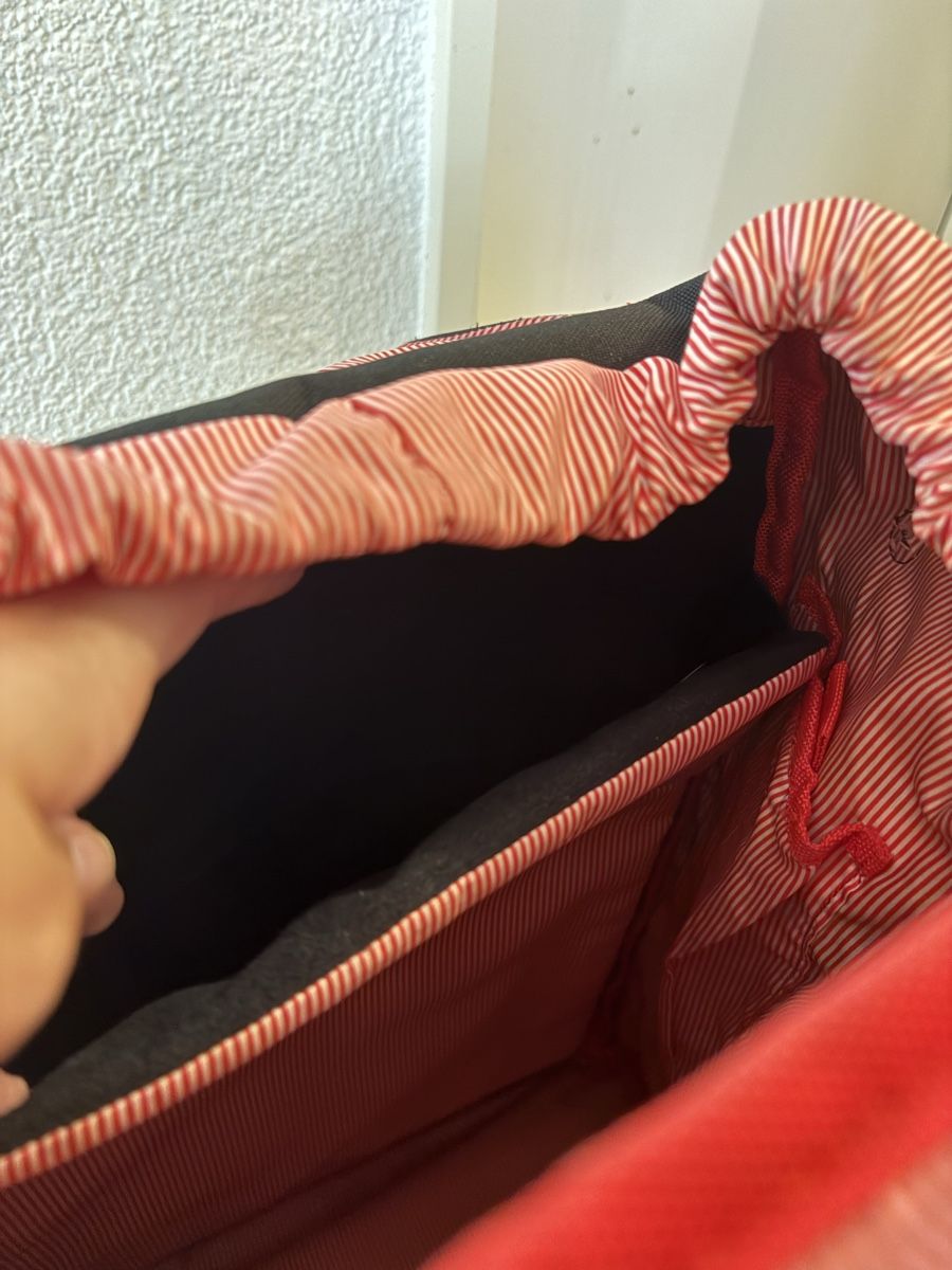 Herschel Sacs à dos: Herschel Rucksack schwarz – D'occasion à Bremgarten AG par Vanessa.urech 5
