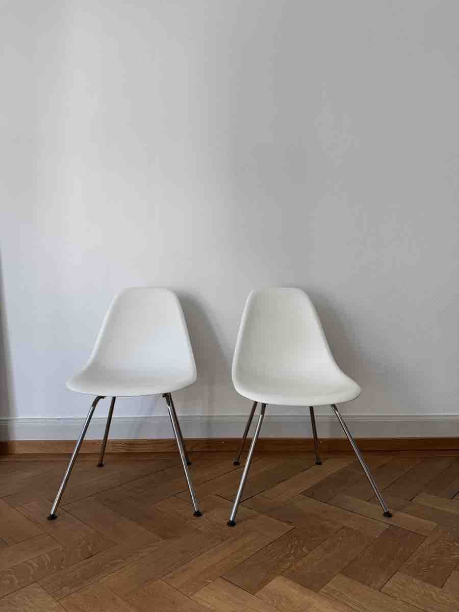 Vitra Sedie: 2 Stühle Vitra Eames Side Chairs weiss – Usato da Zürich venduto da larslu