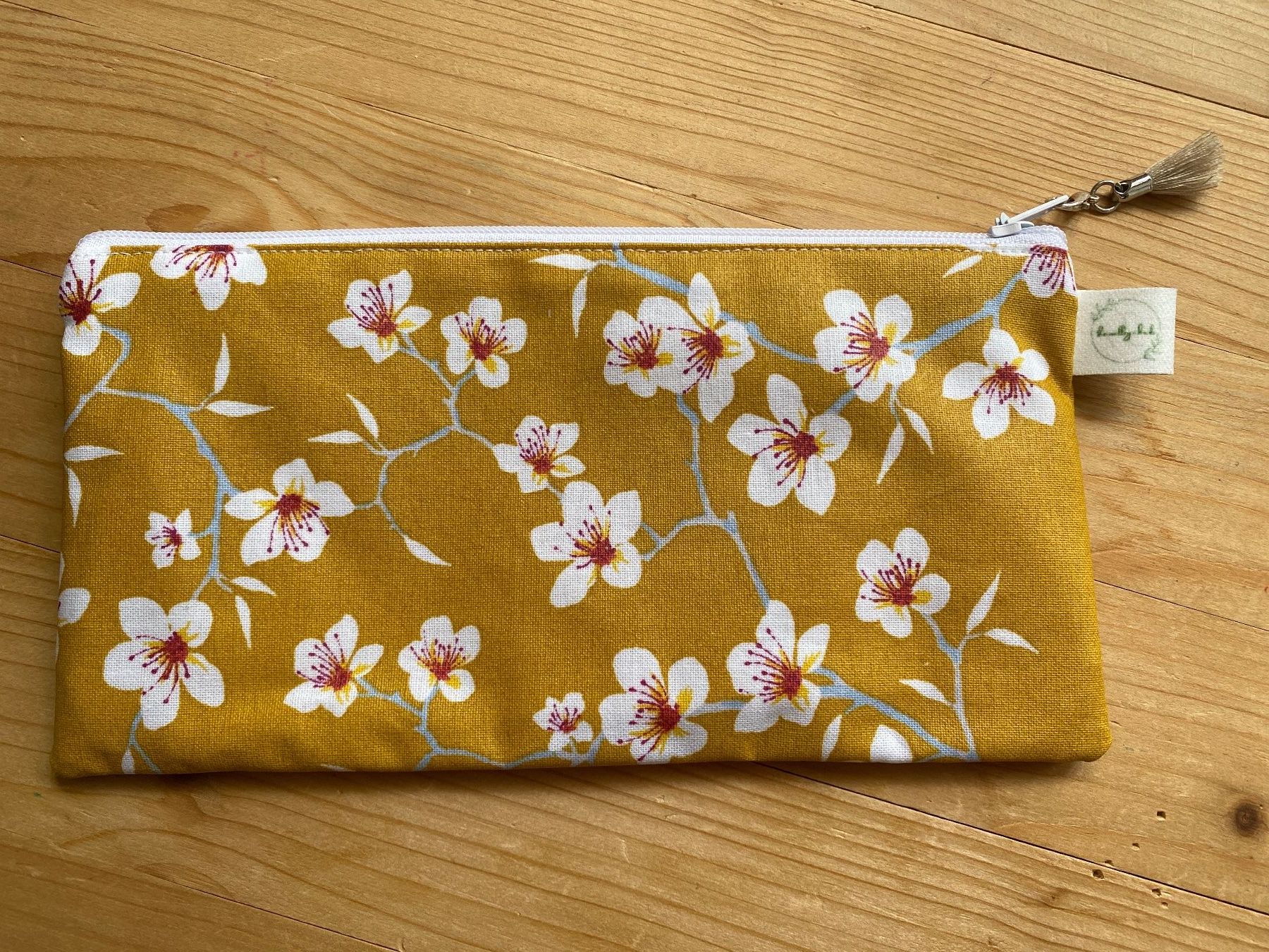 Sonstiges Schreiben & Zeichnen: Handgemachte Kosmetiktasche/Etui mit Blumenmuster, neu – Neu (gemäss Beschreibung) aus Steg im Tösstal von Magena70