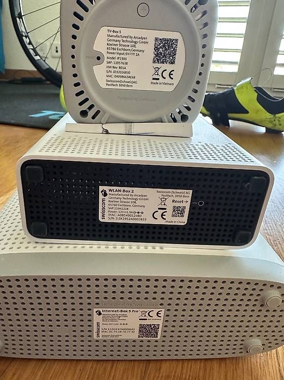 Modems & Router: Swisscom Internet-Box 5 Pro, TV-Box 5, WLAN-Box 2 – Gebraucht aus Nänikon von tue_ps2j 1
