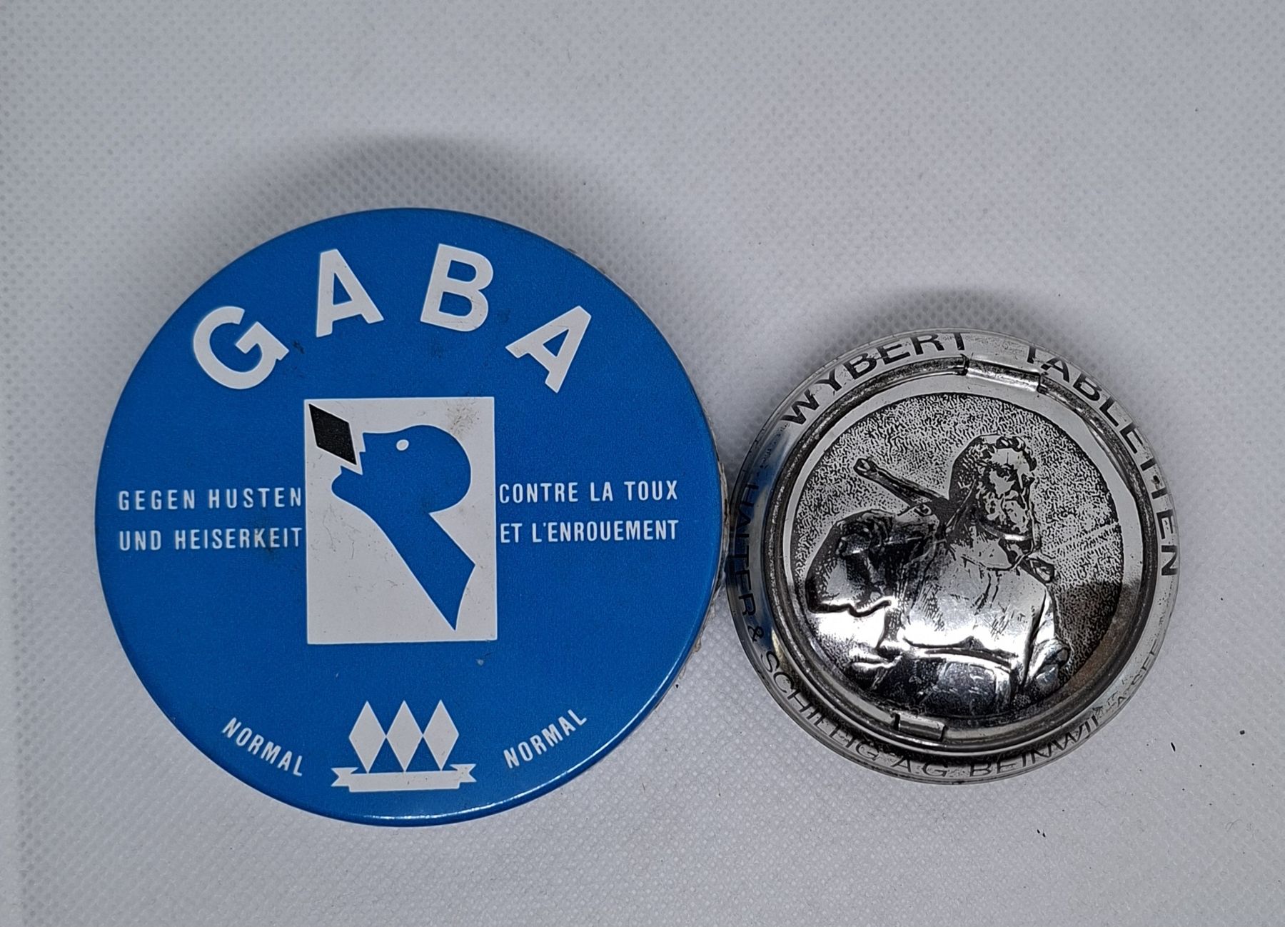 Zuccheriere: Vintage GABA Hustenbonbon Dose & Wybert Döschen – Usato da Ipsach venduto da jpbo