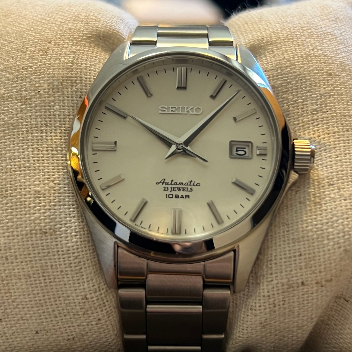 Seiko Uhren: Seiko Automatic Date Silver Dial Full Set 4R35-03X0 – Gebraucht aus Carouge GE von Watchaser