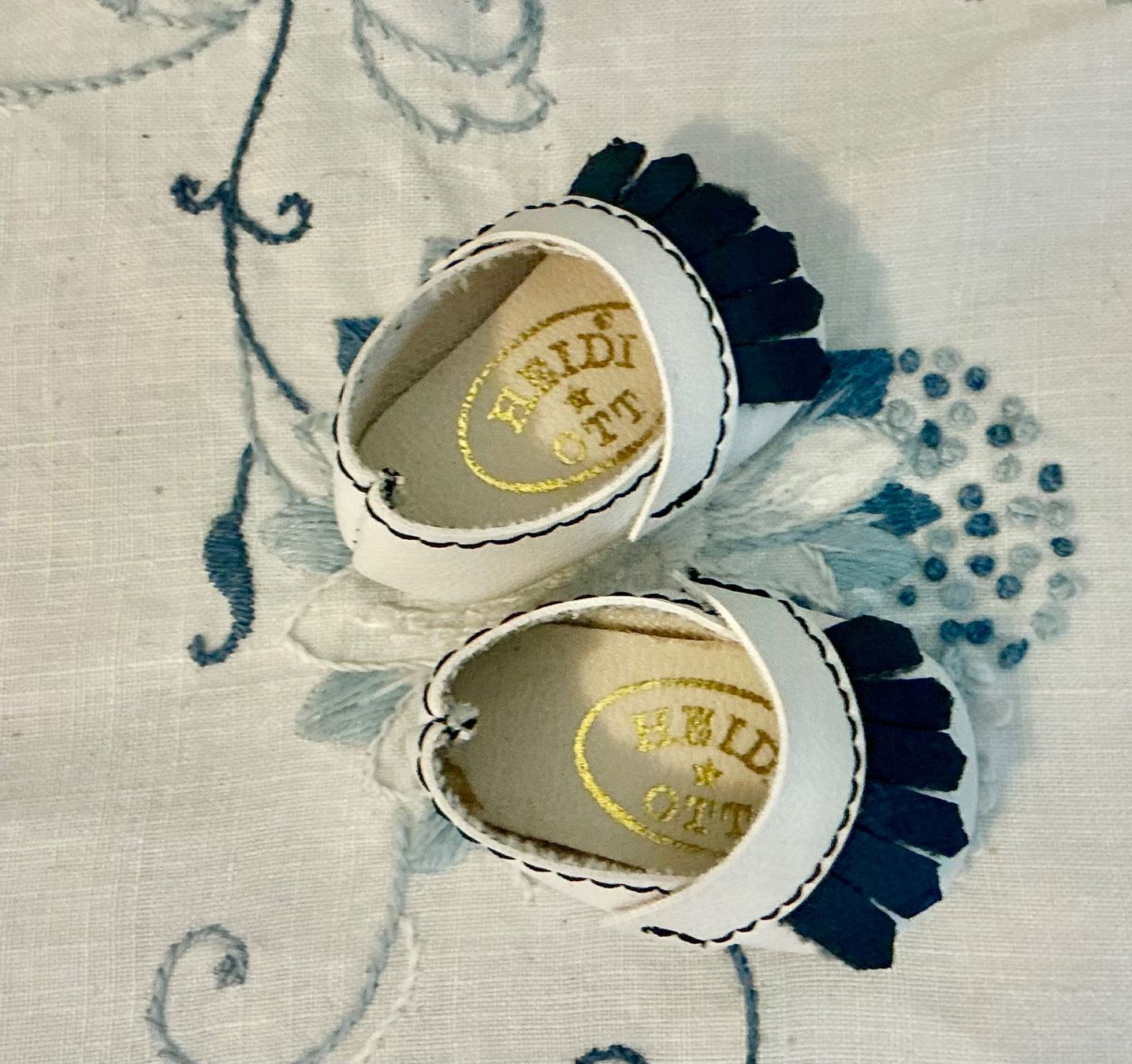 Poupées: ÄLTERE UNBESPIELTE HEIDI PUPPENSCHUHE – D'occasion à Zell LU par Silvermemory 2
