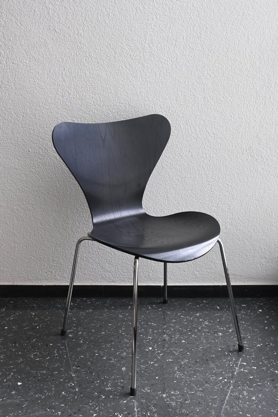 Sedie: Arne Jacobsen, Fritz Hansen  "Modell 3107" – Usato da Zürich venduto da starch.studio 1