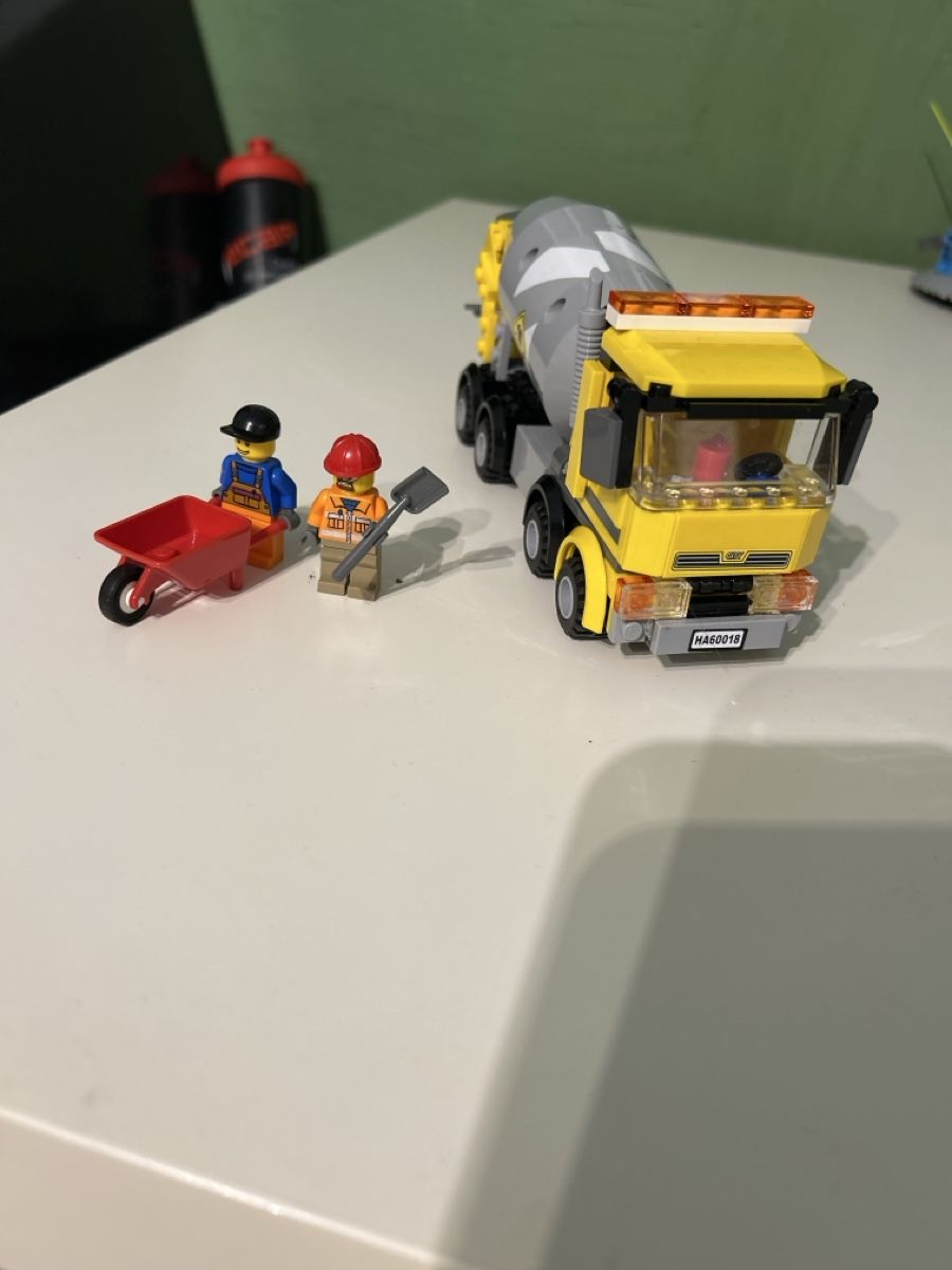 Lego Kit di costruzioni: Lego bétonnière  – Usato da Lignières venduto da axe_ld6j