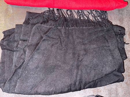 Lot 2 pashminas 1 noir et 1 rouge 72X200 cm