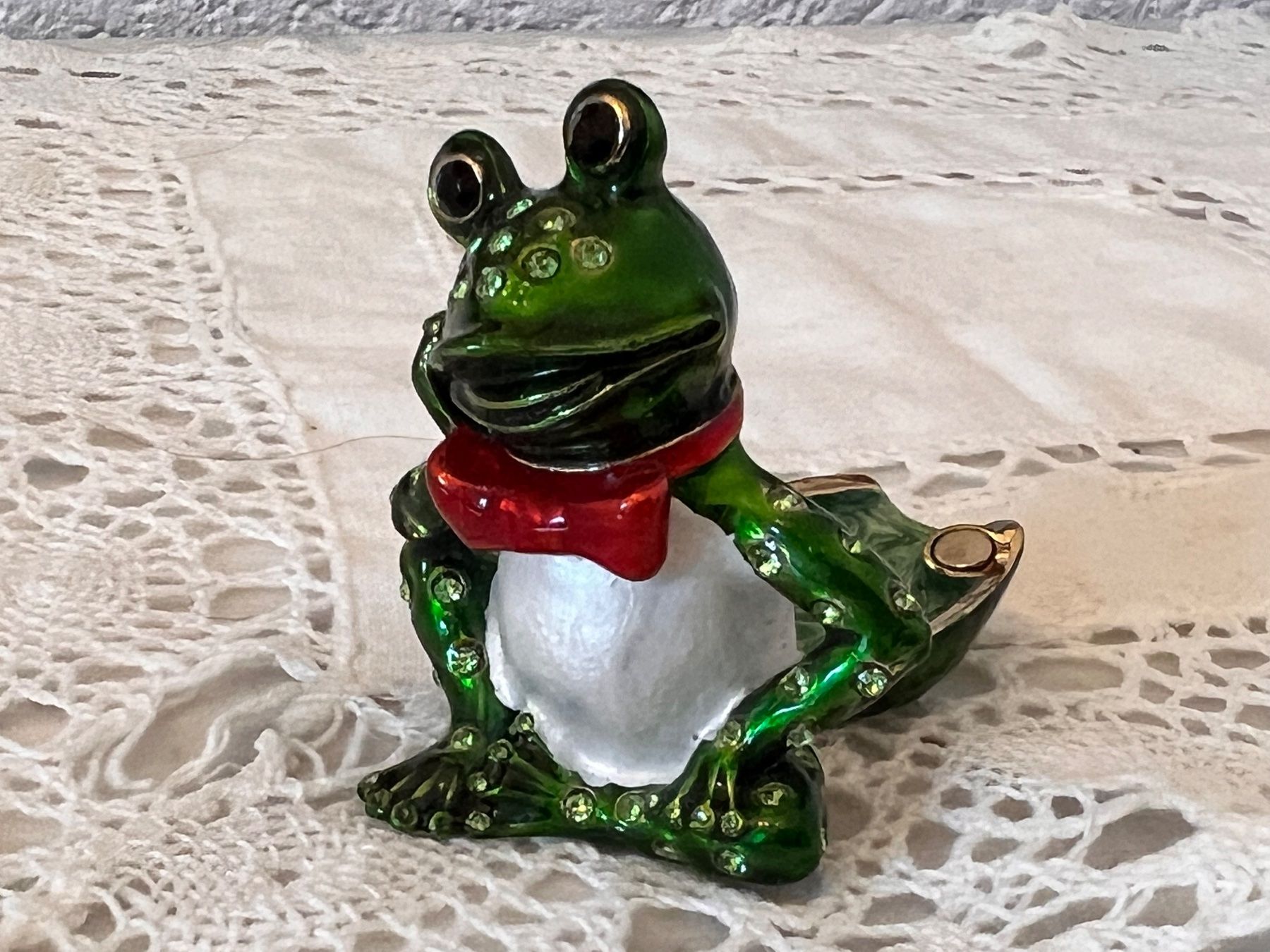 Altro in Decorazioni & Accessori: Frosch Dose Messing emailliert m. Svarovski Steinchen witzig – Nuovo (secondo la descrizione) da Bern venduto da FANTASTICTREASURES 4
