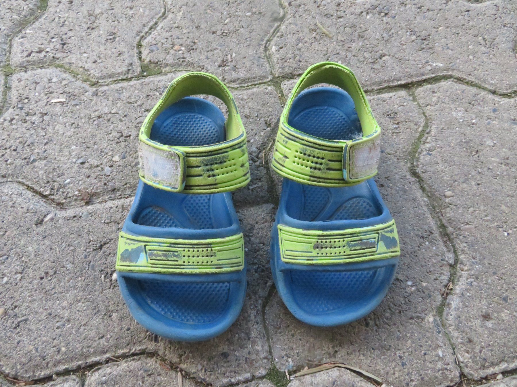 Scarpe da uomo: Strandschuhe / Badeschuhe Grösse 25 – Usato da Fontaines NE venduto da neuch123 1