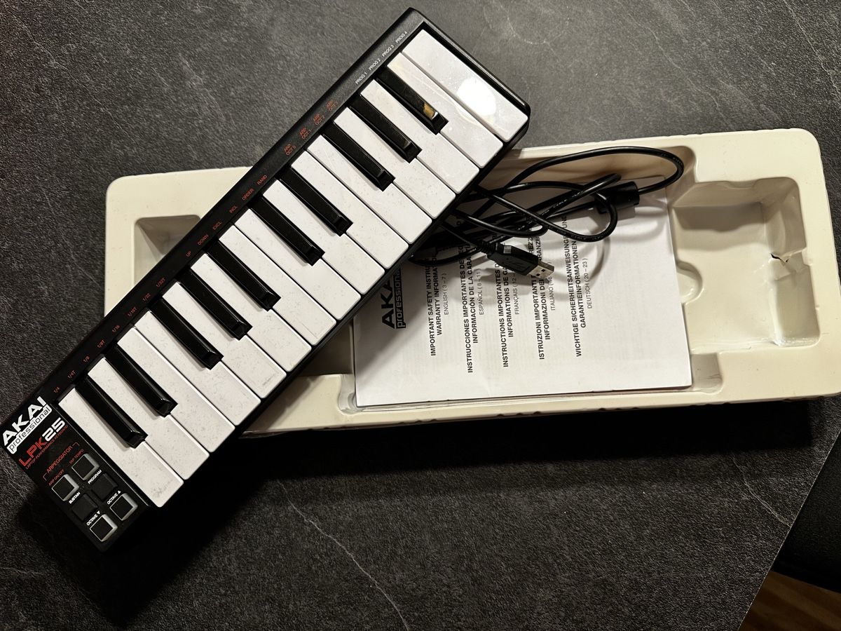 Akai Strumenti musicali: AKAI LPK 25 – Usato da Lyss venduto da REAL-R 1