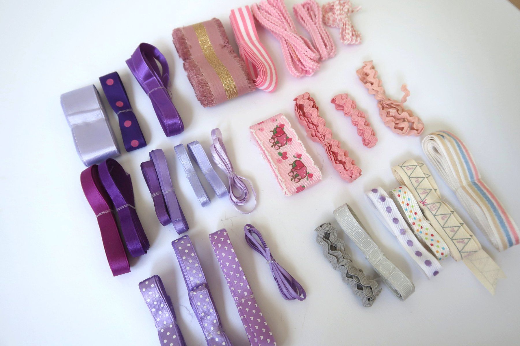 Stoffe: Lot de rubans variés - Rose, violet, gris, multicolore – Gebraucht aus Champlan von Cjayretro