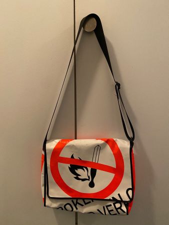 Tasche aus Faltsignalstoff - Feuerverbot