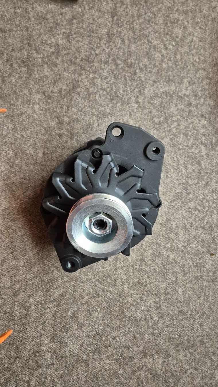 VW Tutti pezzi di ricambio auto: Alternator Golf 2 – Nuovo (secondo la descrizione) da Egerkingen venduto da pet_z2d6 1