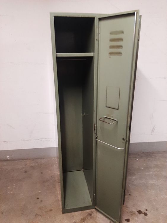 Spint / Spindt / Spind / Garderobenschrank (Gebraucht) in Winterthur ...