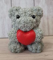 Beton Rosen-Bär klein / Herz-rot / 7 x 6cm (handgemacht)