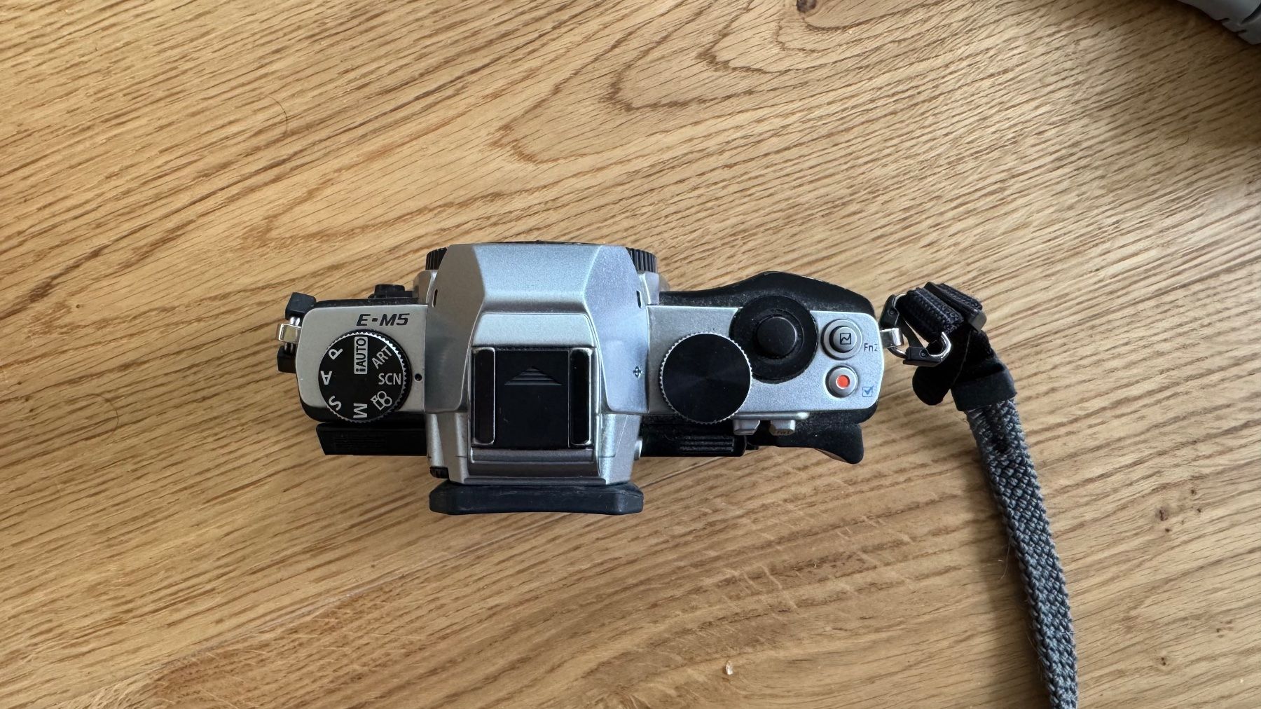 Olympus Kamera: Olympus OM-D E-M5 Body mit Tasche – Gebraucht aus Urtenen-Schönbühl von Timing0 2