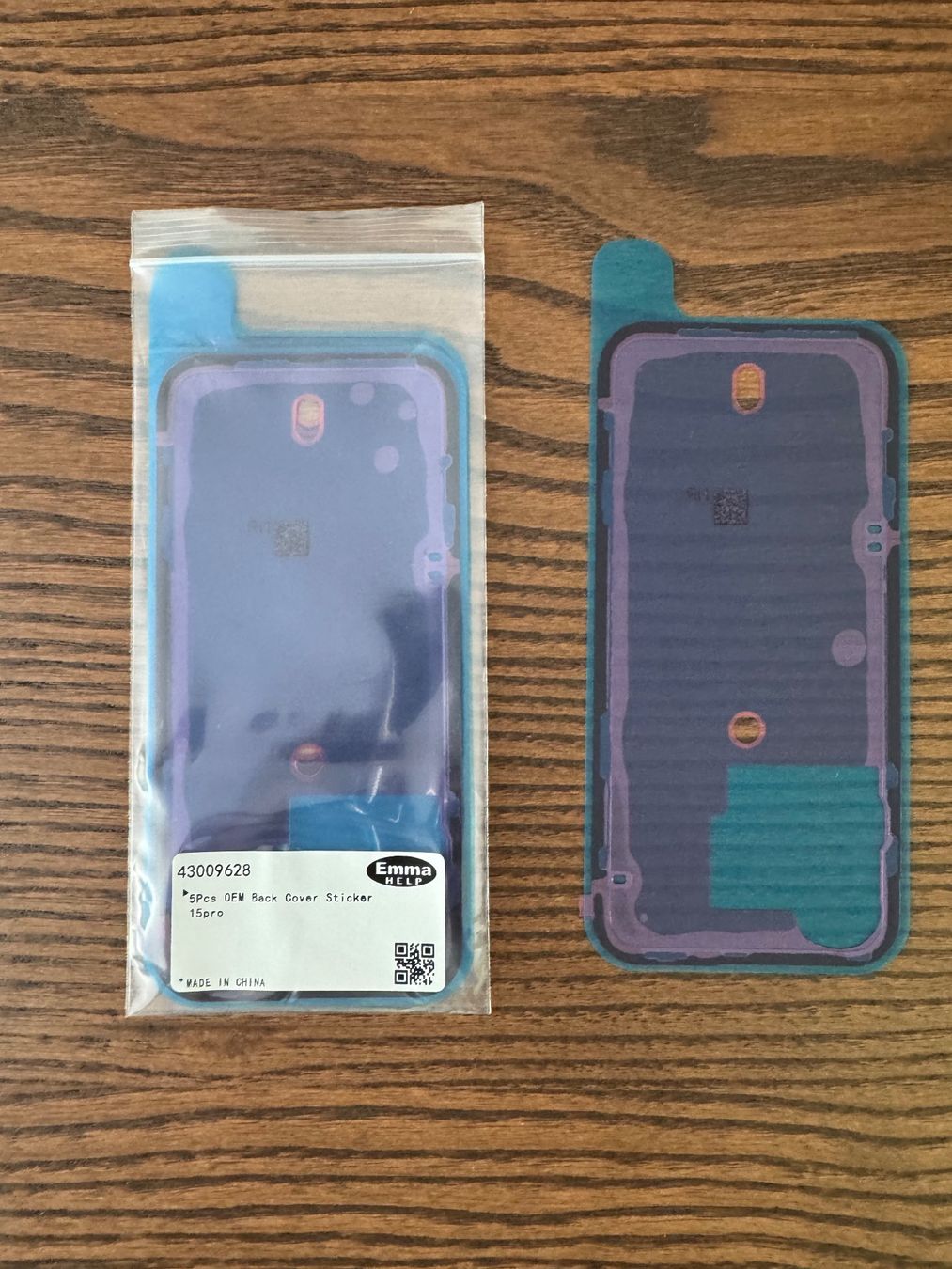 Apple Telefoni cellulari / Smartphones: OEM Back Cover Sticker iPhone 15 Pro – Nuovo e nell'imballaggio originale da Emmenbrücke venduto da WorldofTech