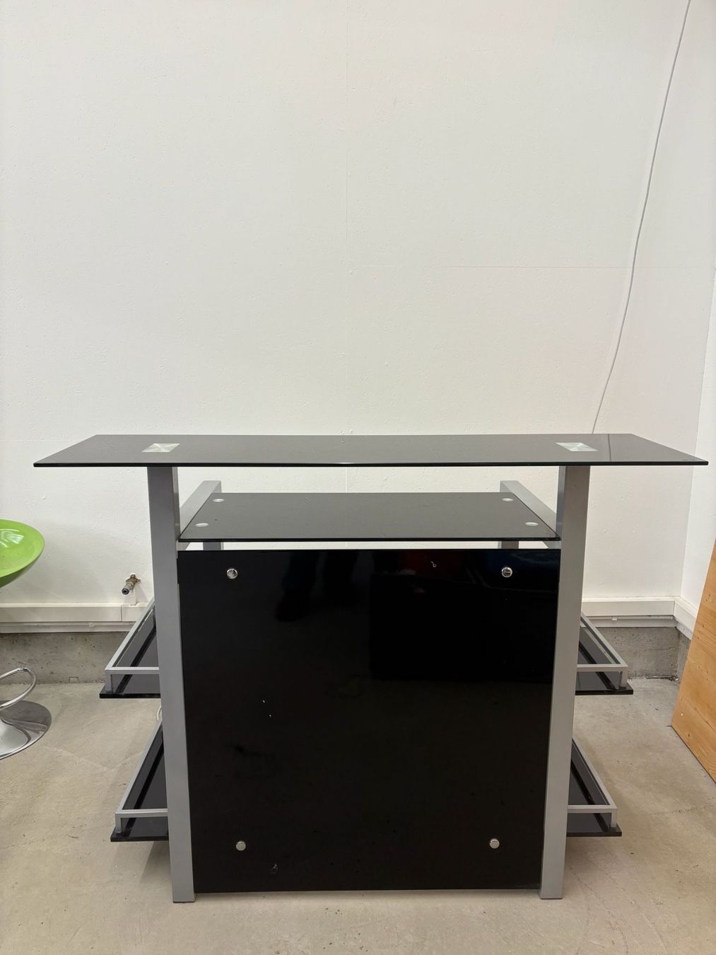 Equipement de magasin & Foires: Bartheke aus Glas – D'occasion à Mauren TG par smi_v8m5 2