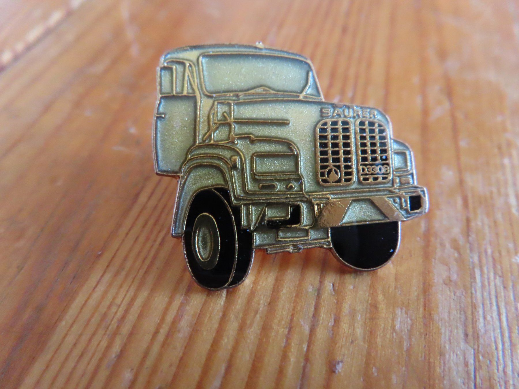 Saurer Placchette & Badge: 2 Pins Saurer Neuwertig – Usato da Egerkingen venduto da 190-48Turbostar 5