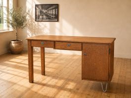 Schweizer Design-Pult mit Chrom-Kufe – 60er/70er