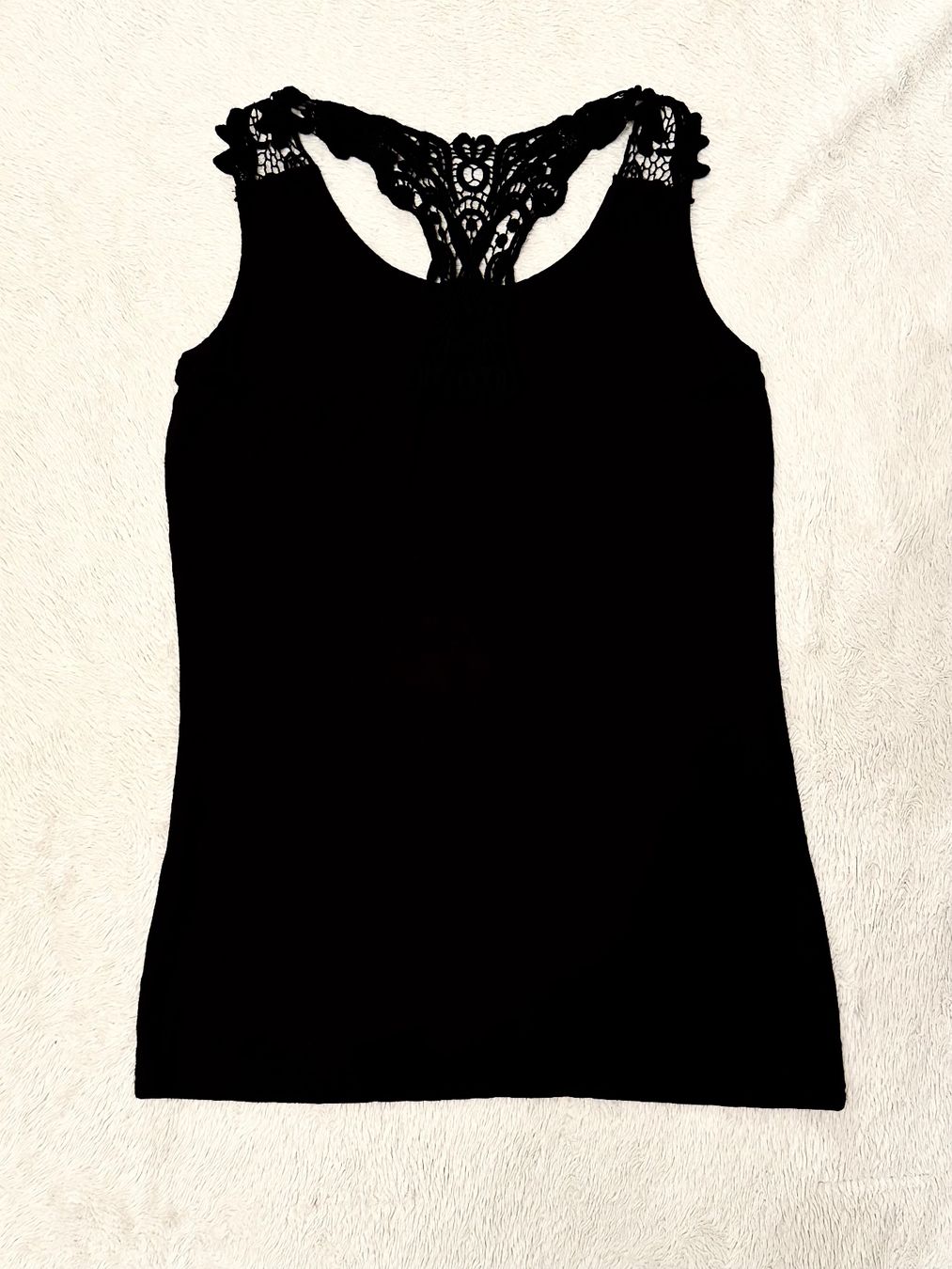 Top: Top schwarz mit Spitzendetails, top Zustand, GR. M – Usato da Emmenbrücke venduto da little.treasures 1