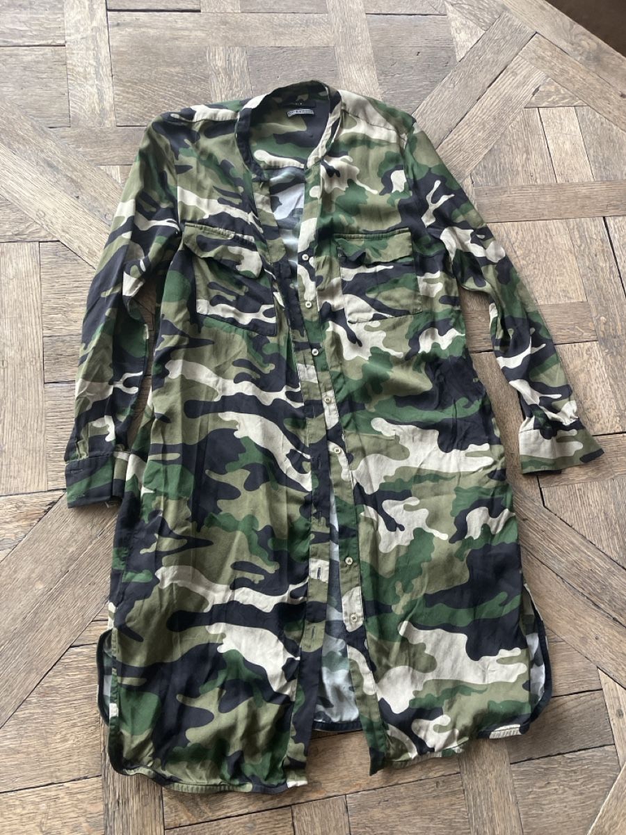 Tuniken: SET Bluse, Hemdkleid , Tunika, Militär Camouflage Muster – Gebraucht aus Muralto von jac_hkz5